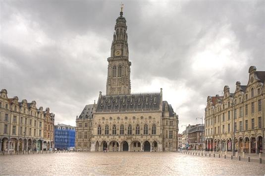 La ville d'Arras et son beffroi