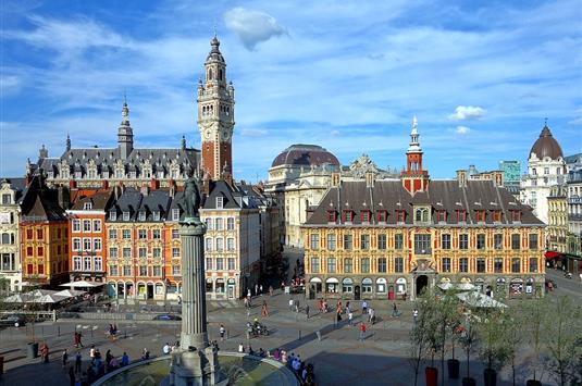 Vue de la place du Général-de-Gaulle (Grand′Place) à Lille Par Velvet — Travail personnel, CC BY-SA 3.0, https://commons.wikimedia.org